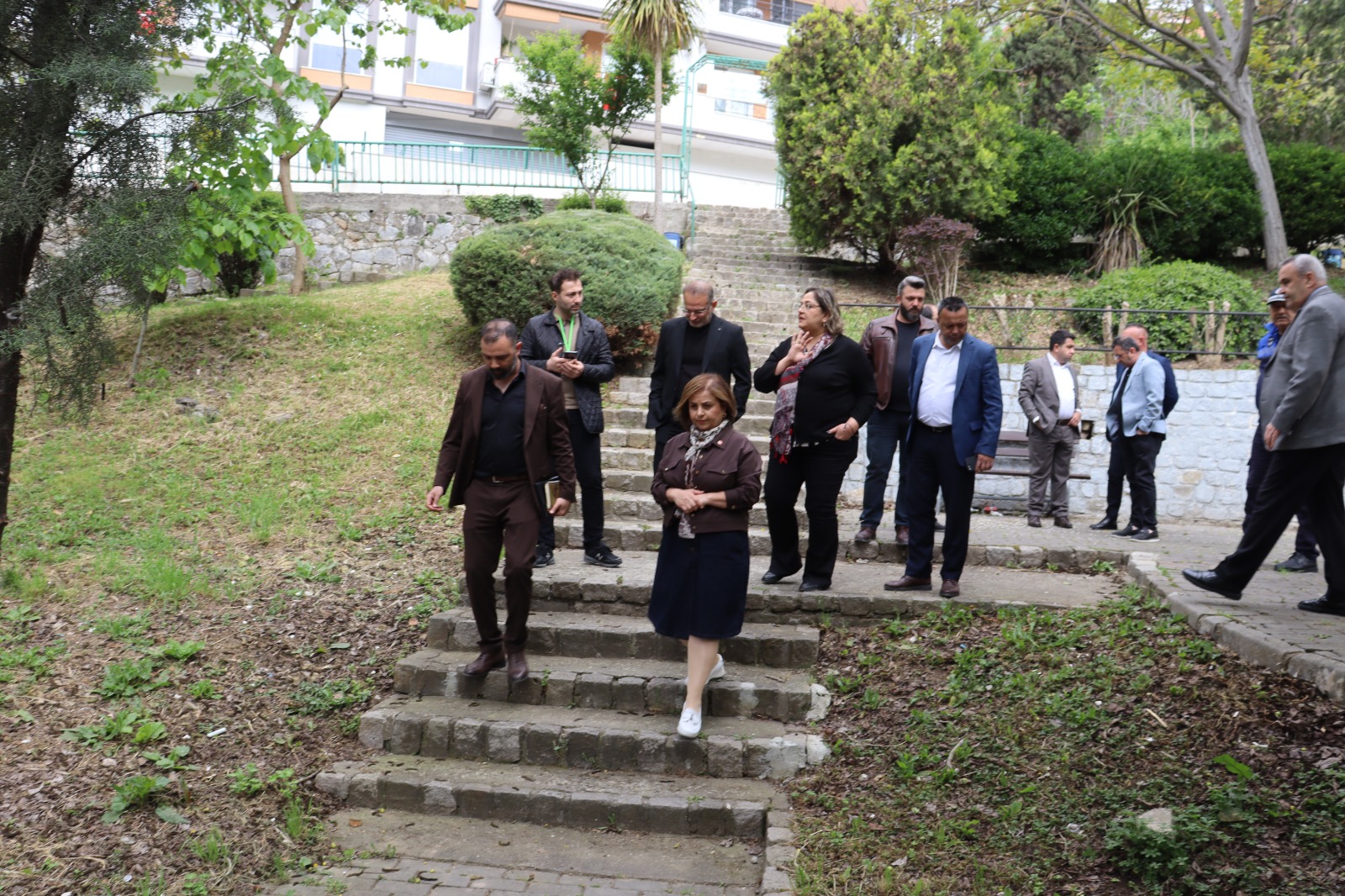 Izmit Belediyesi yetkilileri Turgut Mahallesindeki çalismalari yerinde inceledi (5)