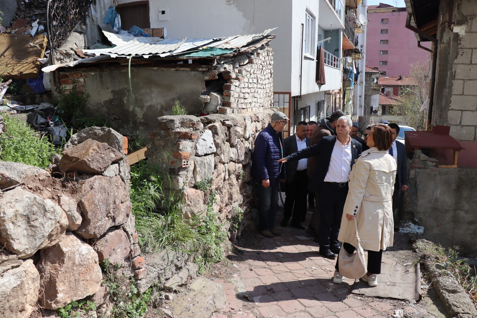 İzmit Belediyesi ziyaretlerine Çukurbağ Mahallesinde devam etti (6)