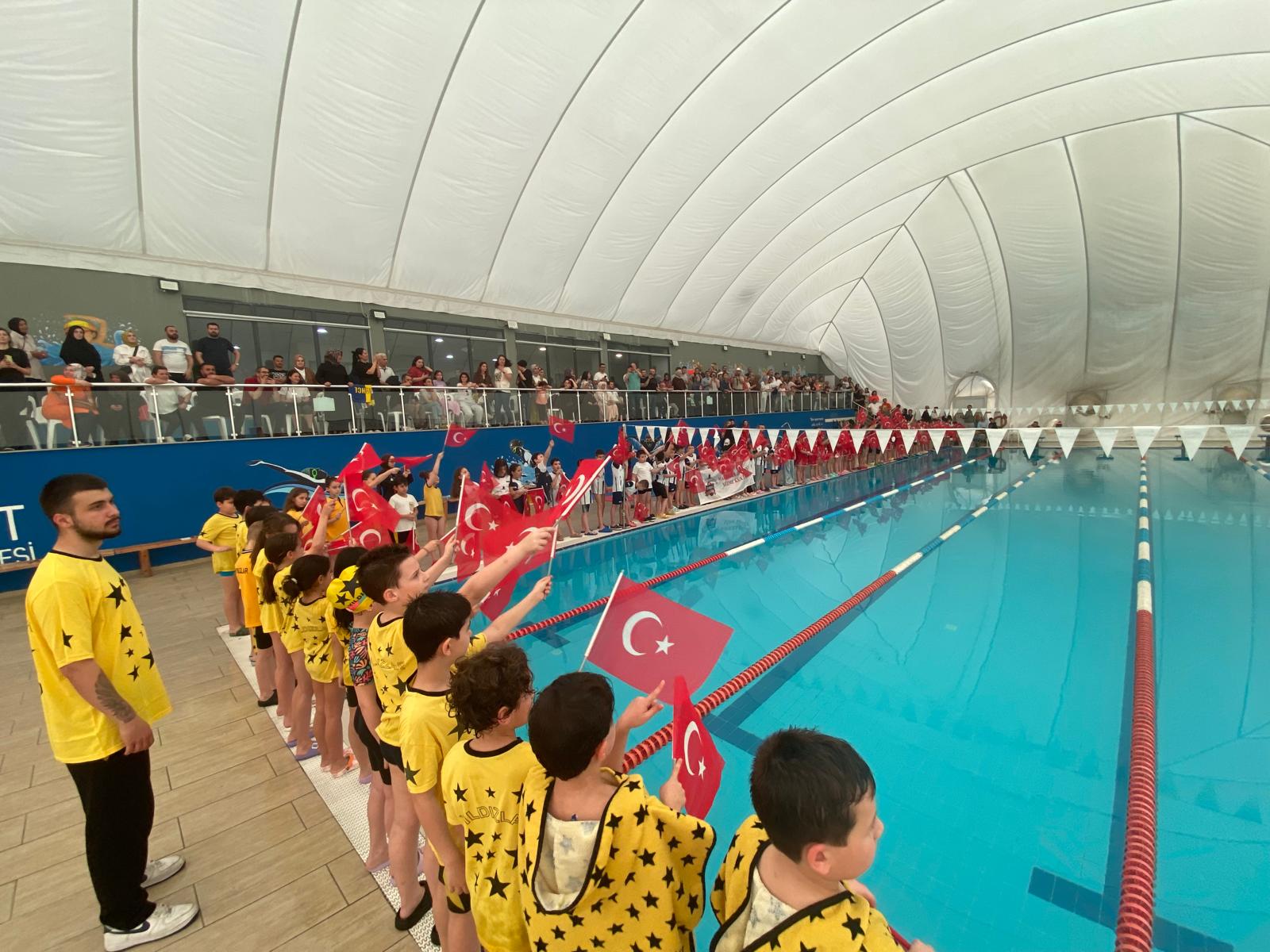 İzmit Belediyesinden 23 Nisan’a özel yüzme yarışı (2)