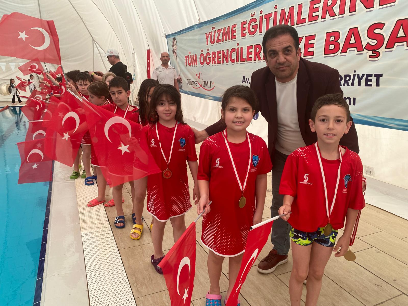 İzmit Belediyesinden 23 Nisan’a özel yüzme yarışı (6)