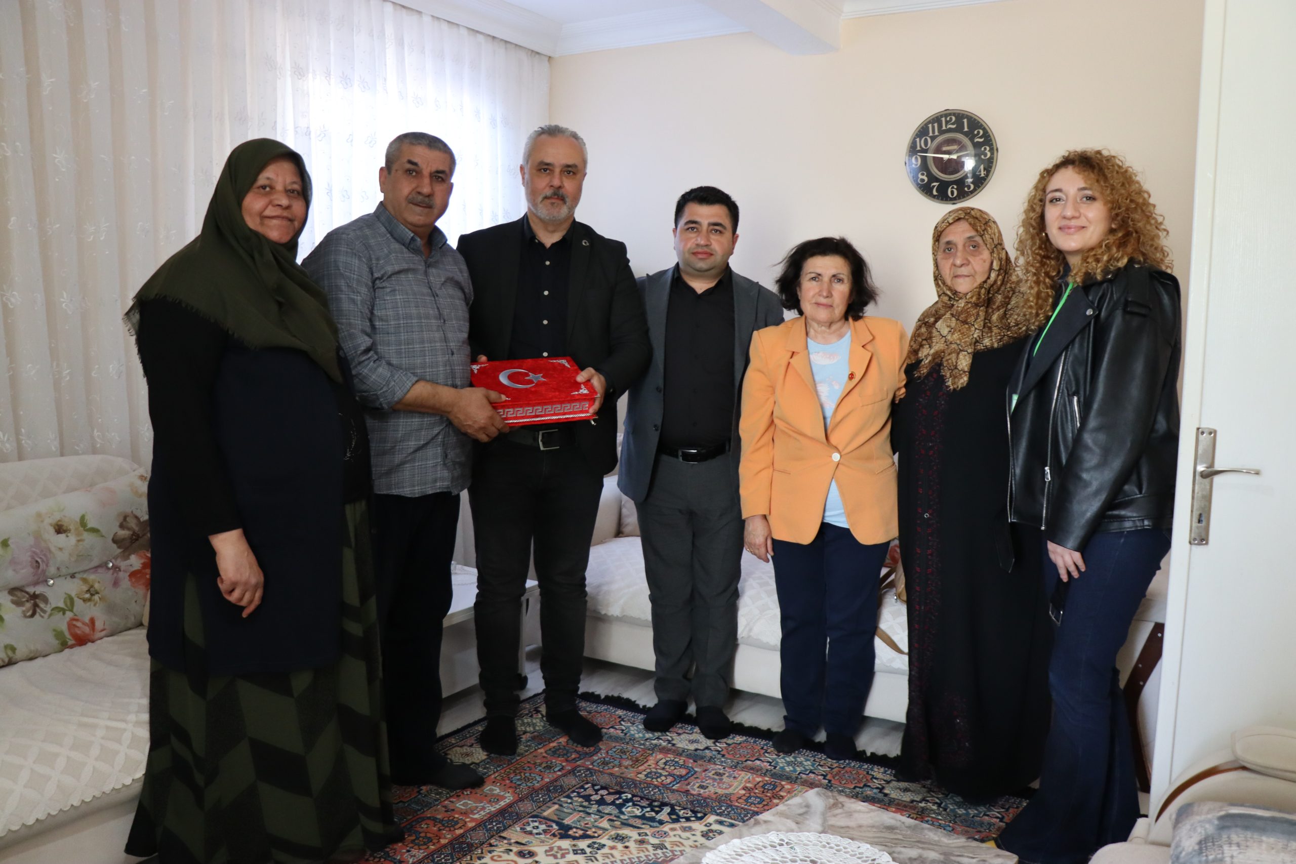 Izmit Belediyesinden sehit ailelerine anlamli ziyaret (4)