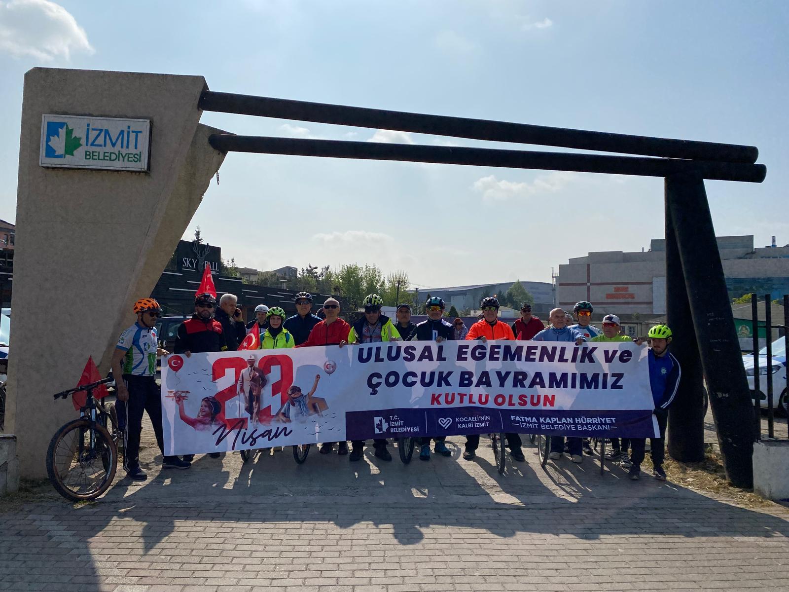 İzmit’te 23 Nisan coşkusu bisiklet turu ile başladı (4)