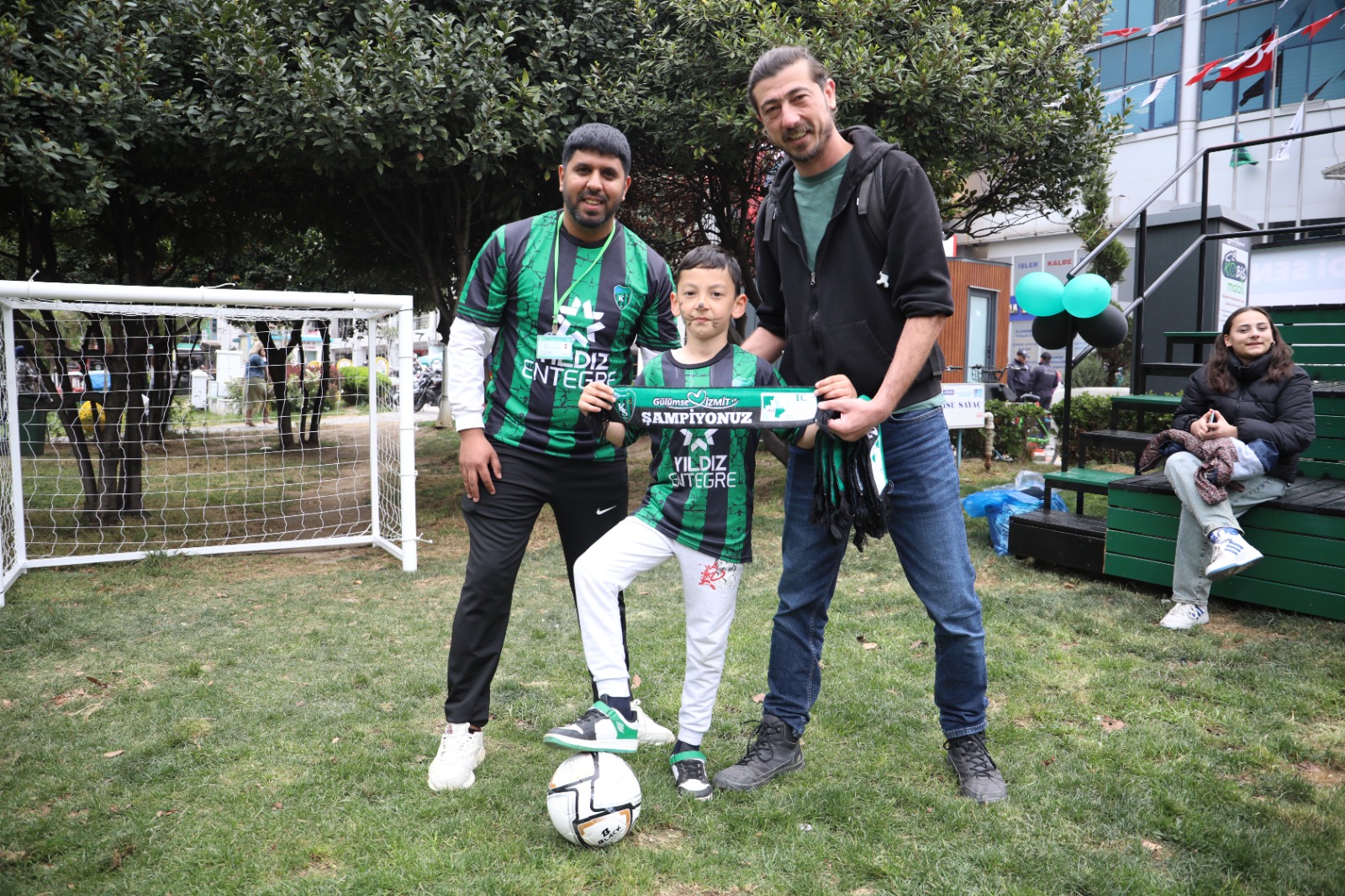 Kocaelispor'un 59.yili ve Dünya Izmitliler Günü Belsa Meydaninda coskuyla kutlandi (13)
