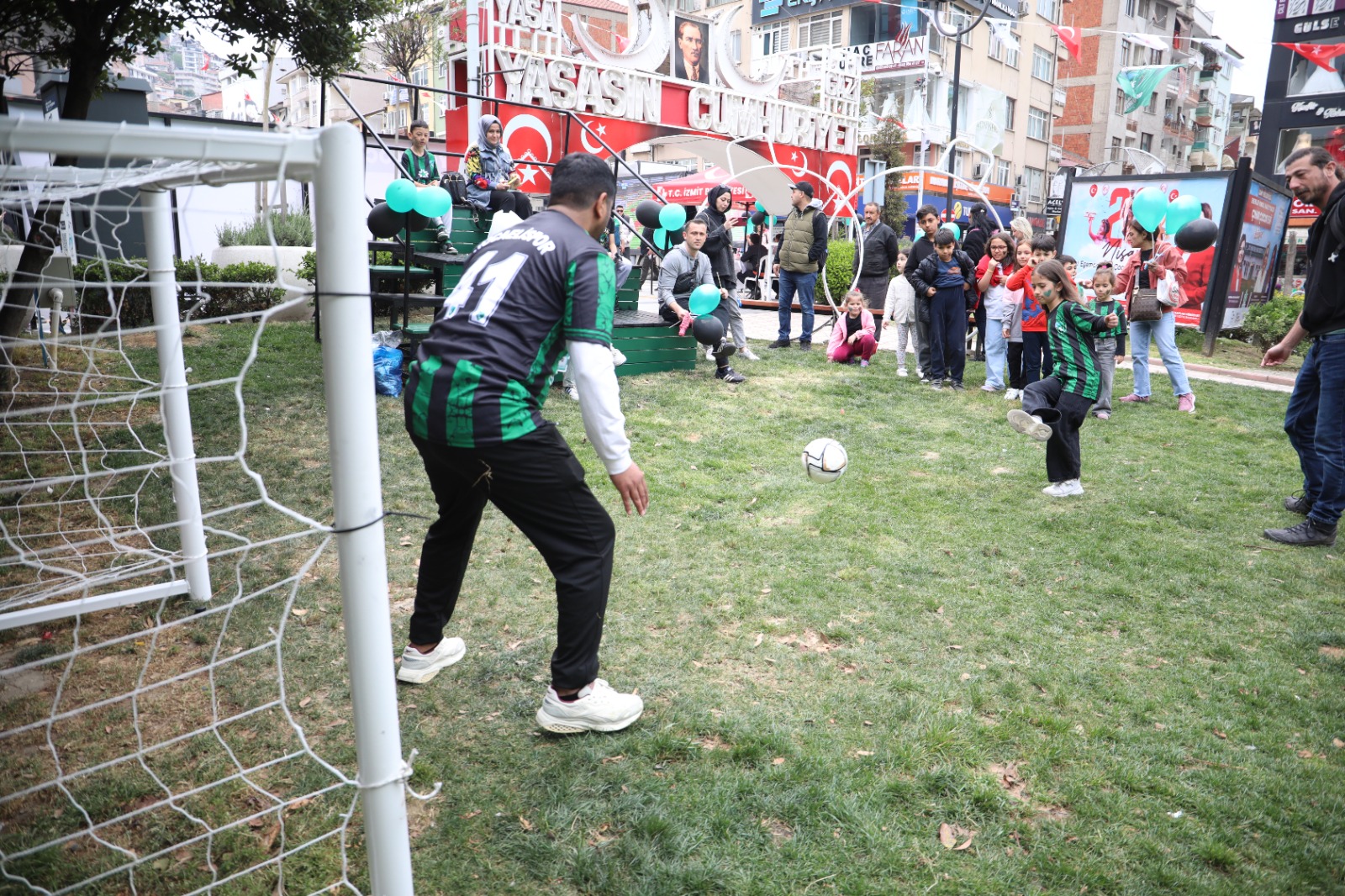 Kocaelispor'un 59.yili ve Dünya Izmitliler Günü Belsa Meydaninda coskuyla kutlandi (14)