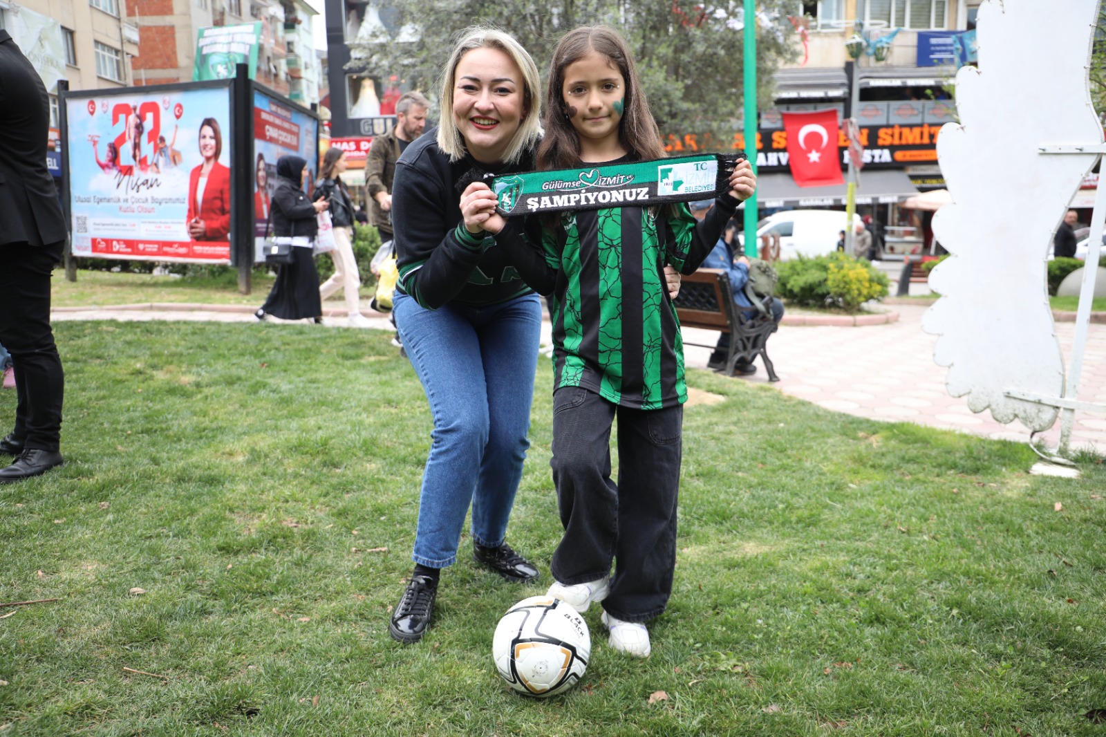 Kocaelispor'un 59.yili ve Dünya Izmitliler Günü Belsa Meydaninda coskuyla kutlandi (16)