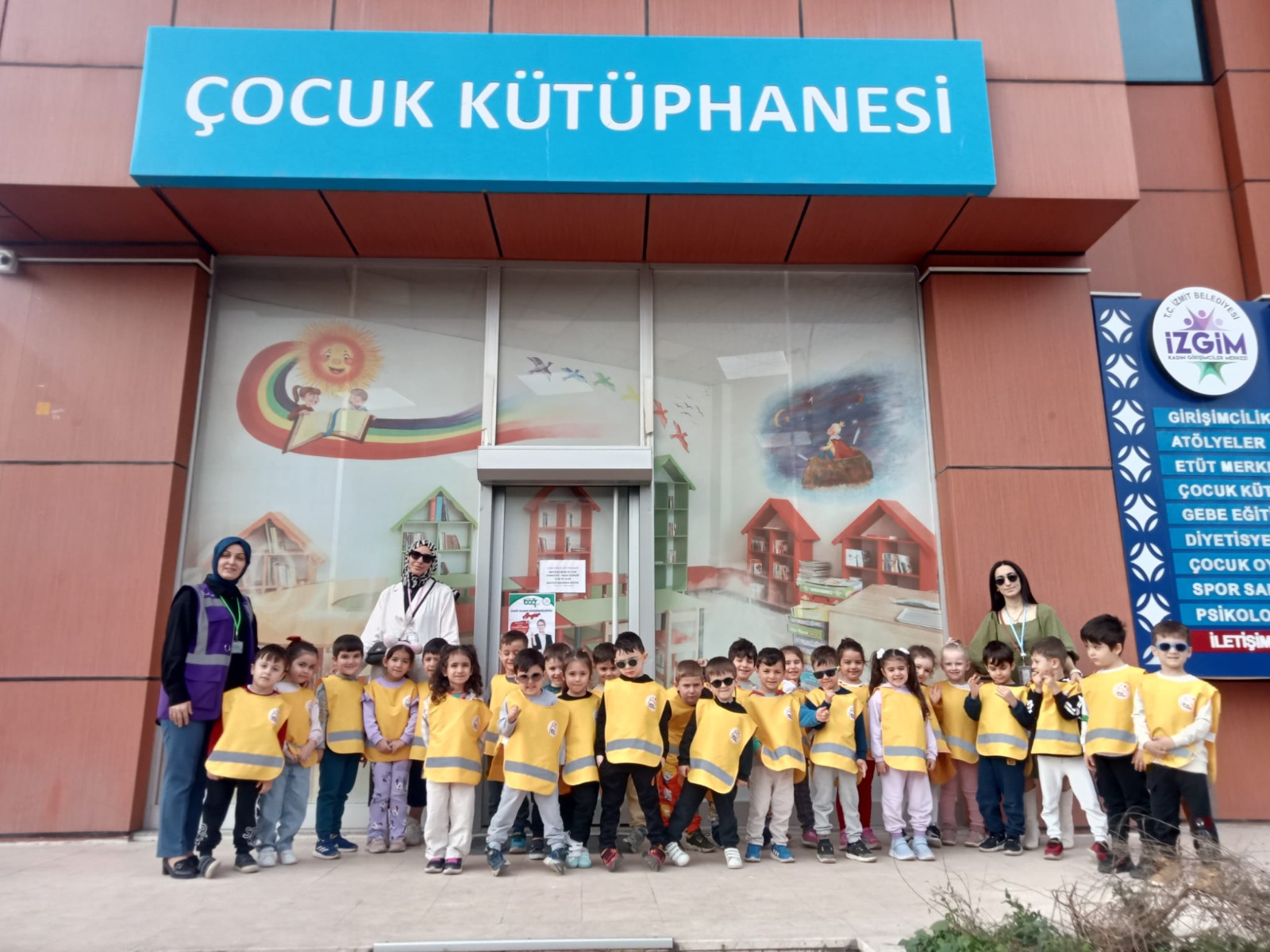 Öğrenciler İZGİM Çocuk Kütüphanesinde kitaplarla buluştu (7)