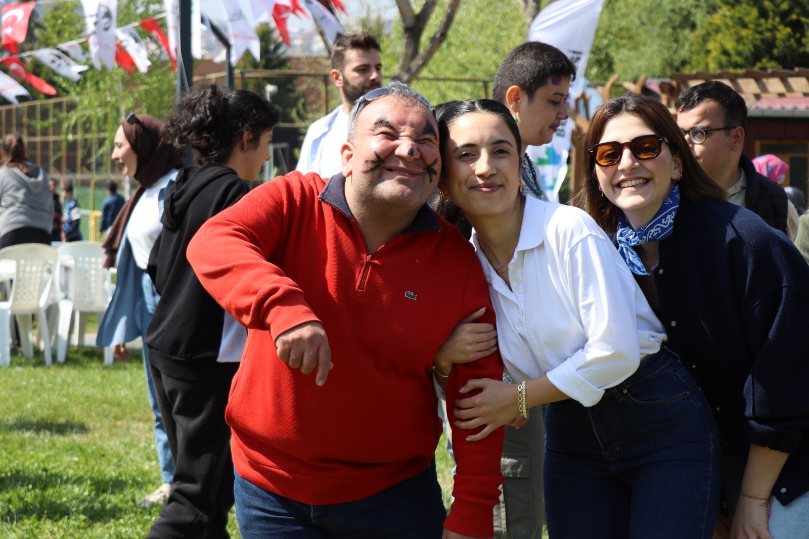 Otizm Spor Ve Yasam Evi'nde çocuklar ve aileler gönüllerince eglendi (3)