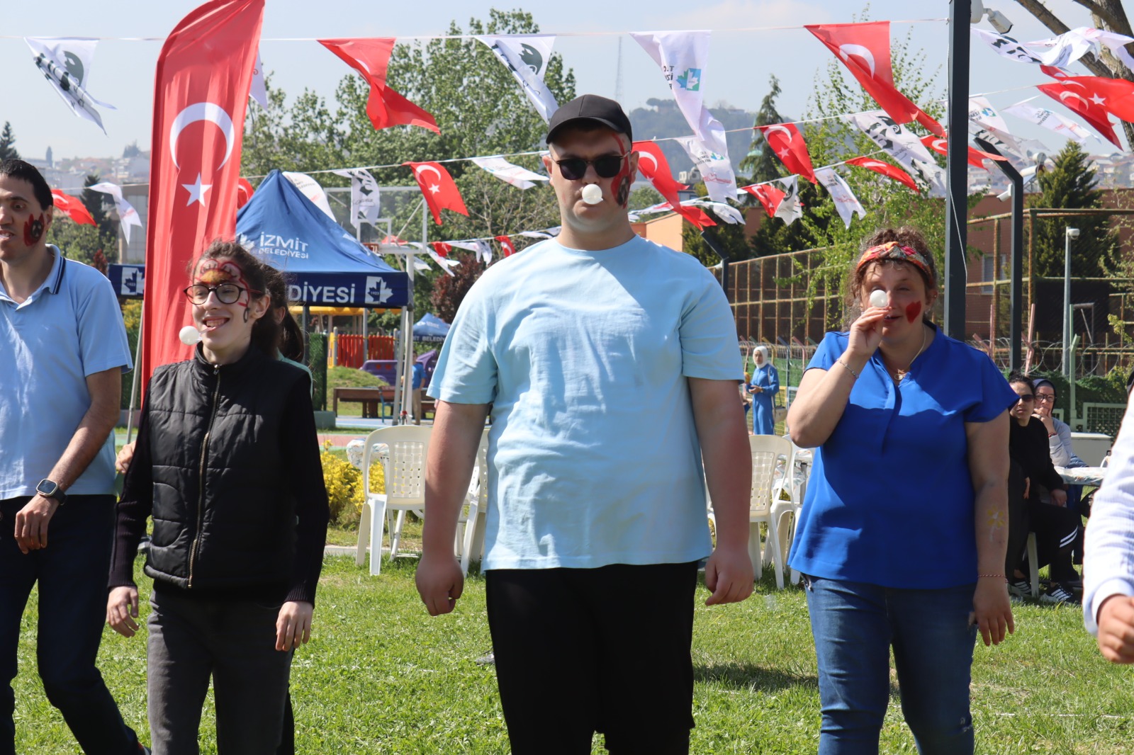 Otizm Spor Ve Yasam Evi'nde çocuklar ve aileler gönüllerince eglendi (5)