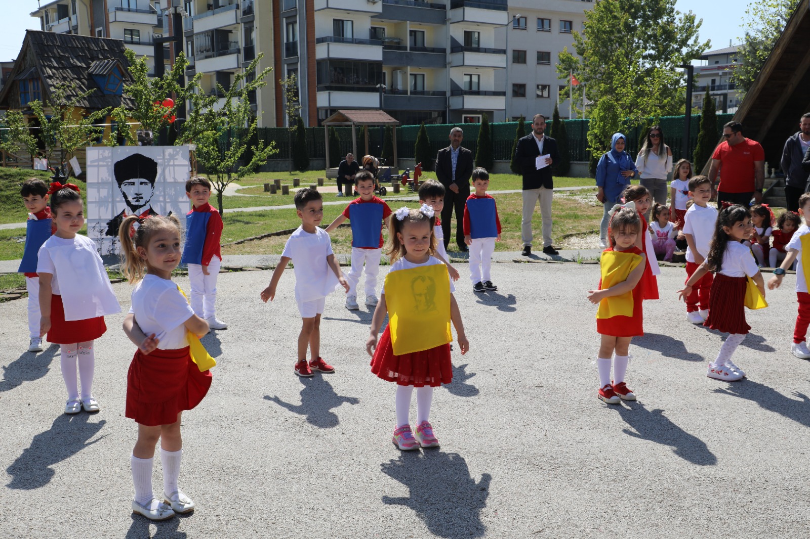 Tüysüzler ve Yesilova Çinar Çocuk Evi'nde 23 Nisan coskusu doyasiya kutlandi (12)