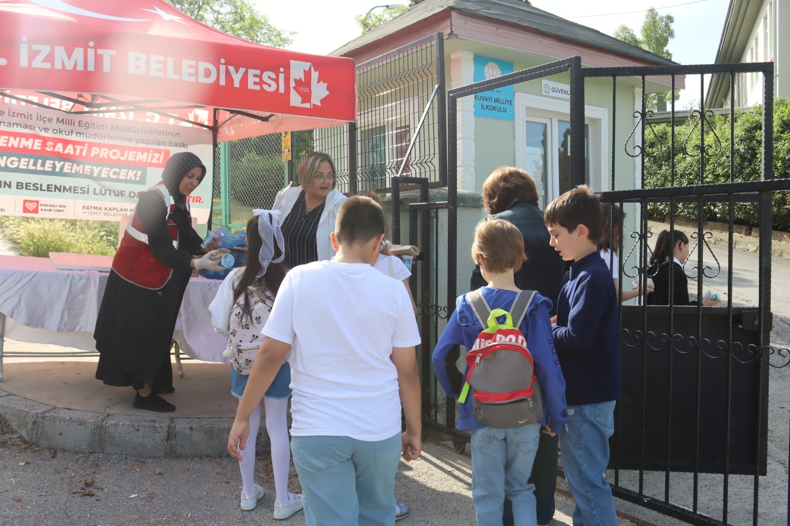 Beslenme Saati Projesi minik kalplere dokunmaya devam ediyor (7)