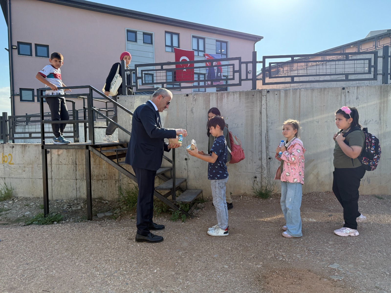 Beslenme Saati Projesi minik kalplere dokunmaya devam ediyor (9)