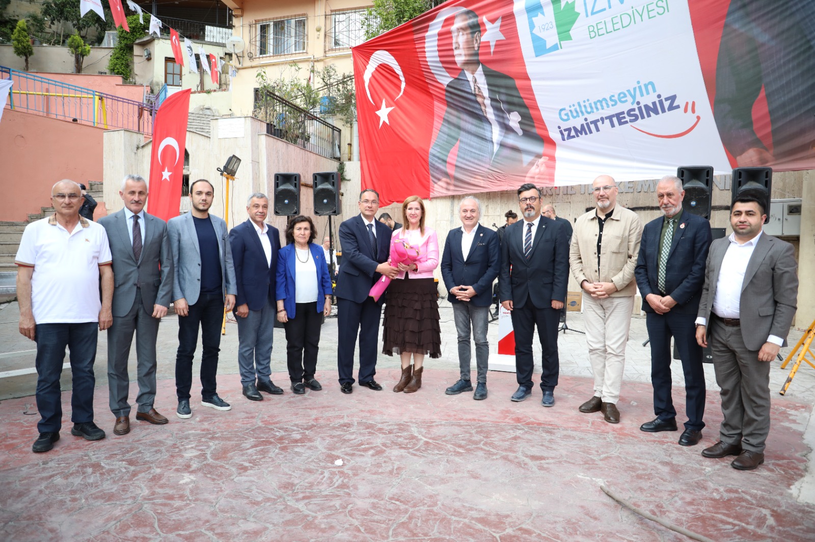 Çiçek Takdimi (1)
