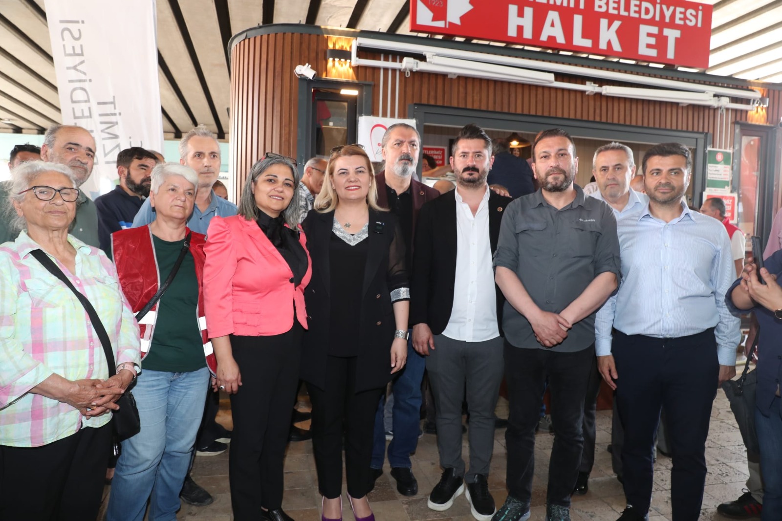 Halk Et Mobil Aracı Körfez’de yoğun ilgi gördü (4)