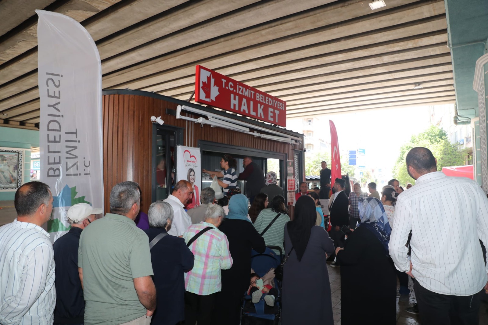 Halk Et Mobil Aracı Körfez’de yoğun ilgi gördü (5)