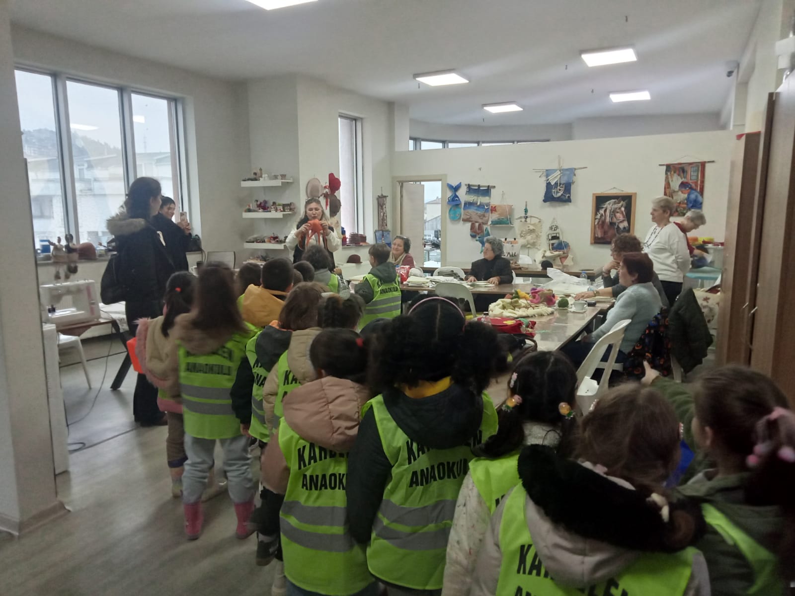 İZGİM’i ziyaret eden minikler mutlu ayrılıyor (3)