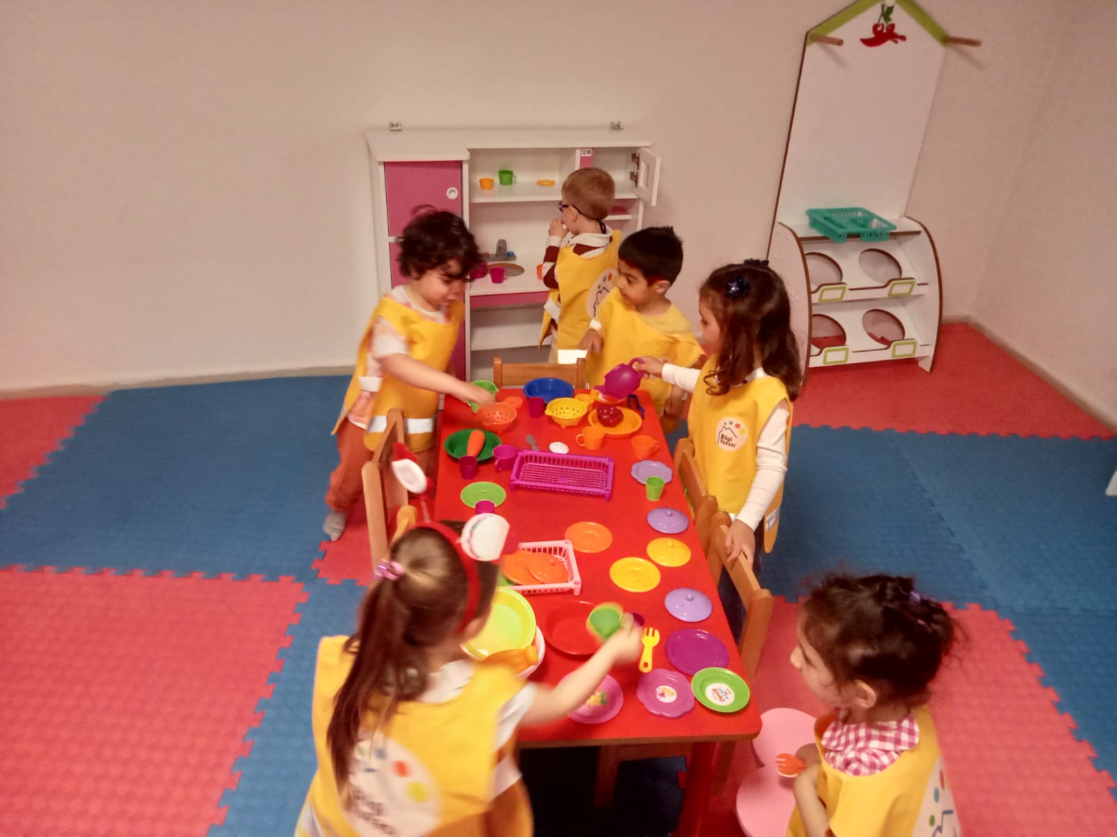 İZGİM’i ziyaret eden minikler mutlu ayrılıyor (4)