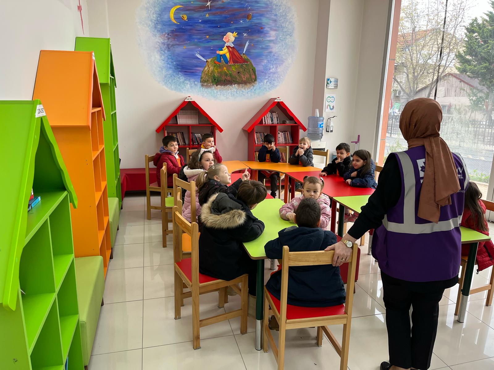 İZGİM’i ziyaret eden minikler mutlu ayrılıyor (8)