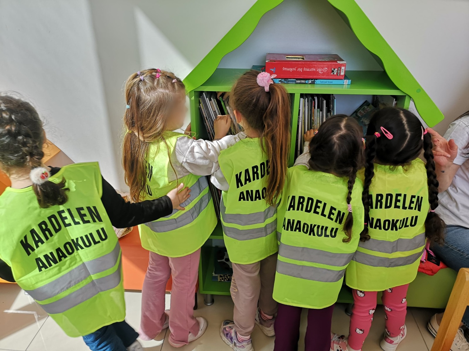 İZGİM’i ziyaret eden minikler mutlu ayrılıyor (9)