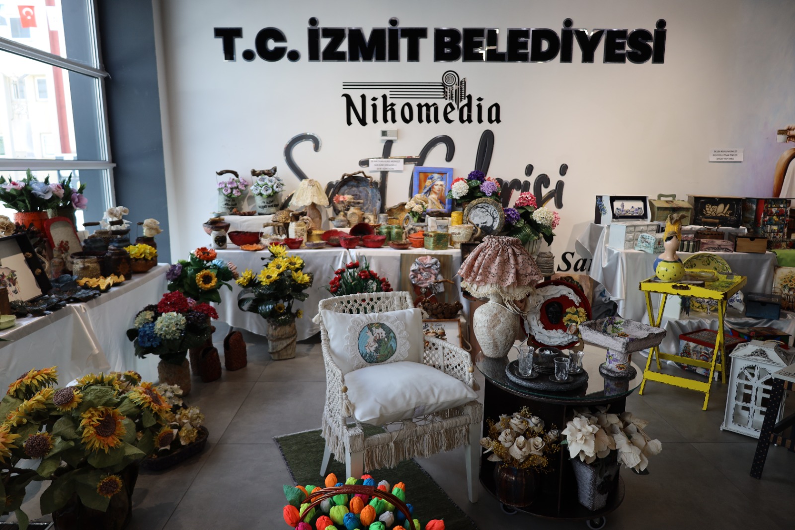 İZMEK’in yıl sonu sergisi göz doldurdu (6)