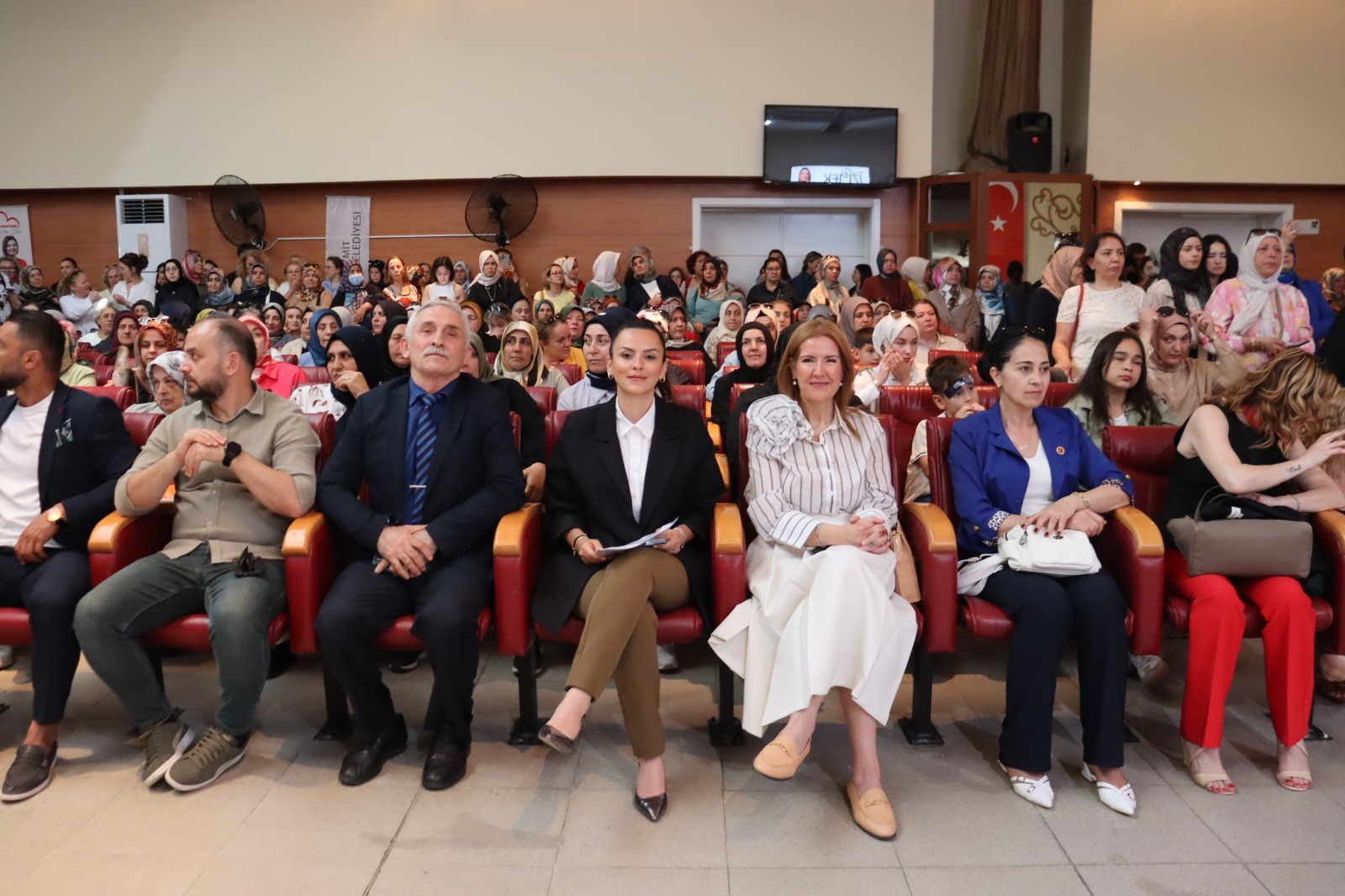 IZMEK'ten muhtesem defile ve yilsonu sergisi (11)