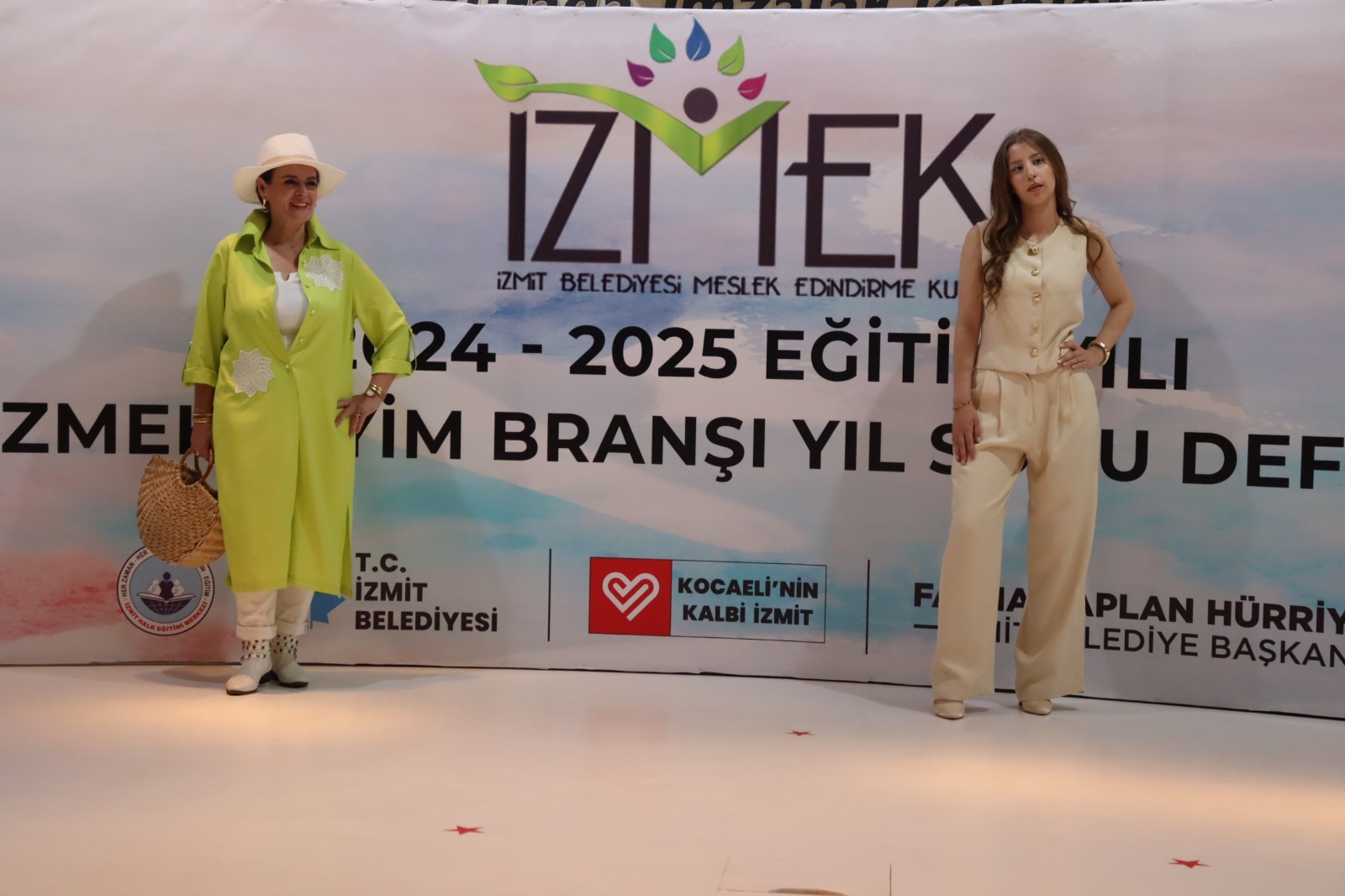 IZMEK'ten muhtesem defile ve yilsonu sergisi (13)