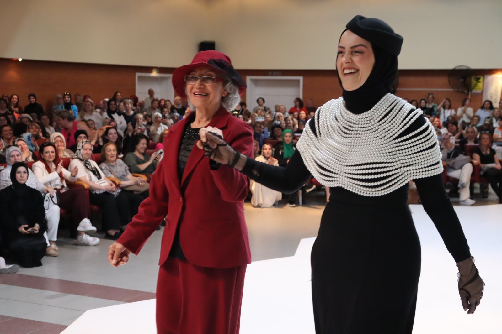 IZMEK'ten muhtesem defile ve yilsonu sergisi (14)