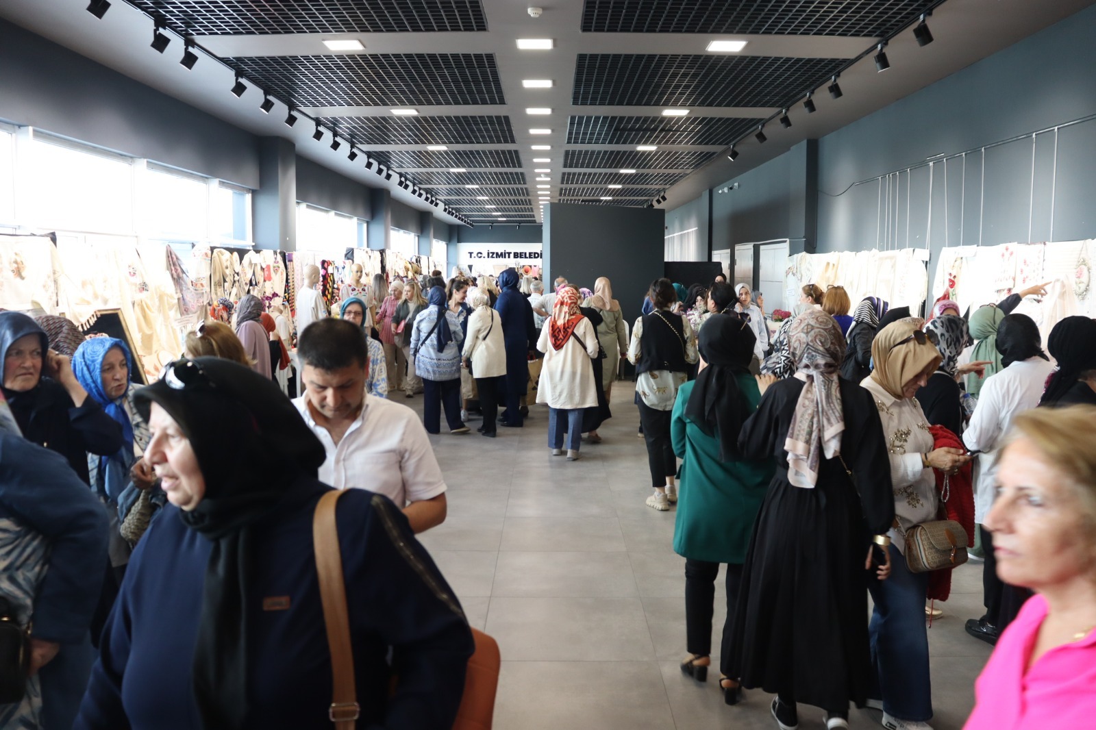 IZMEK'ten muhtesem defile ve yilsonu sergisi (8)