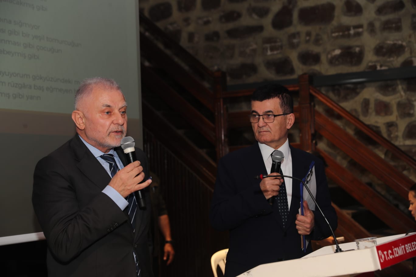 Istanbul Sanat'in onursal baskani Osman Öztürk
