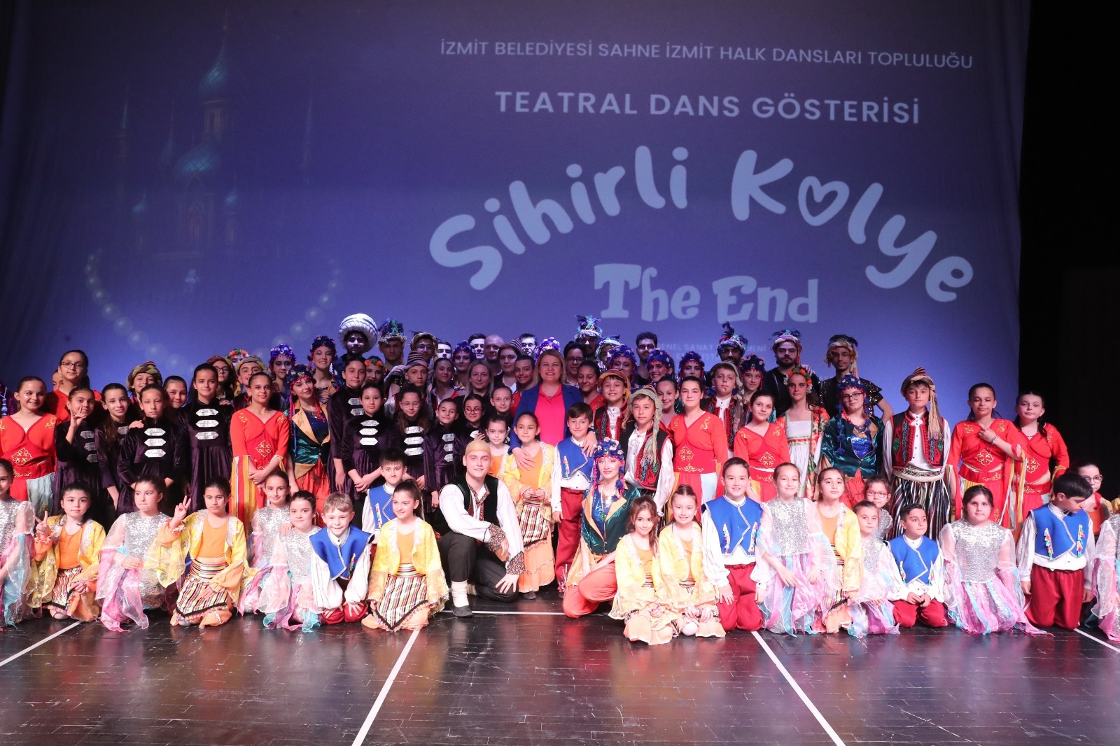İzmit Belediyesi Sanat Akademisi’nin yıldızları “Sihirli Kolye” ile parladı (11)