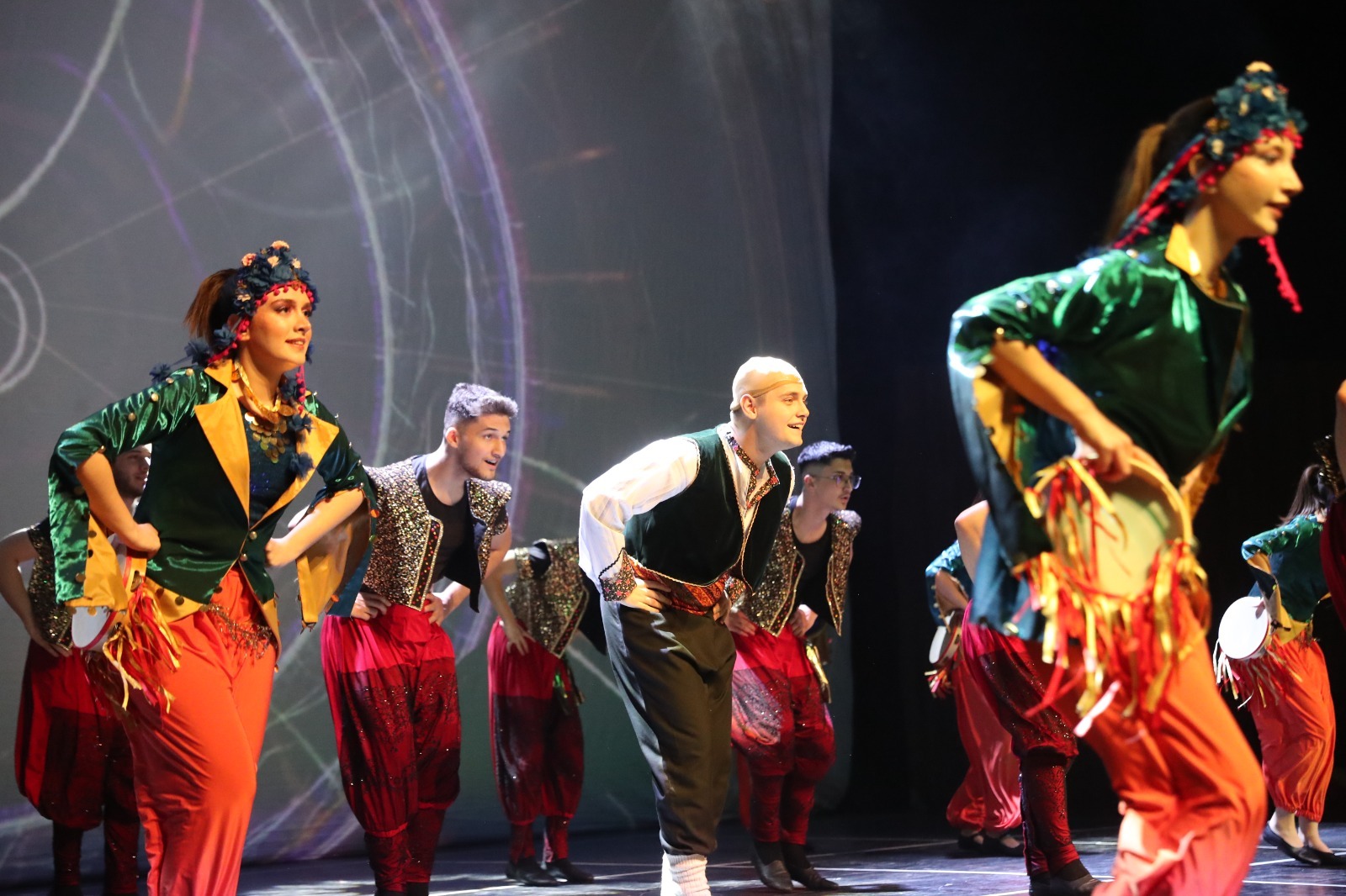 İzmit Belediyesi Sanat Akademisi’nin yıldızları “Sihirli Kolye” ile parladı (13)