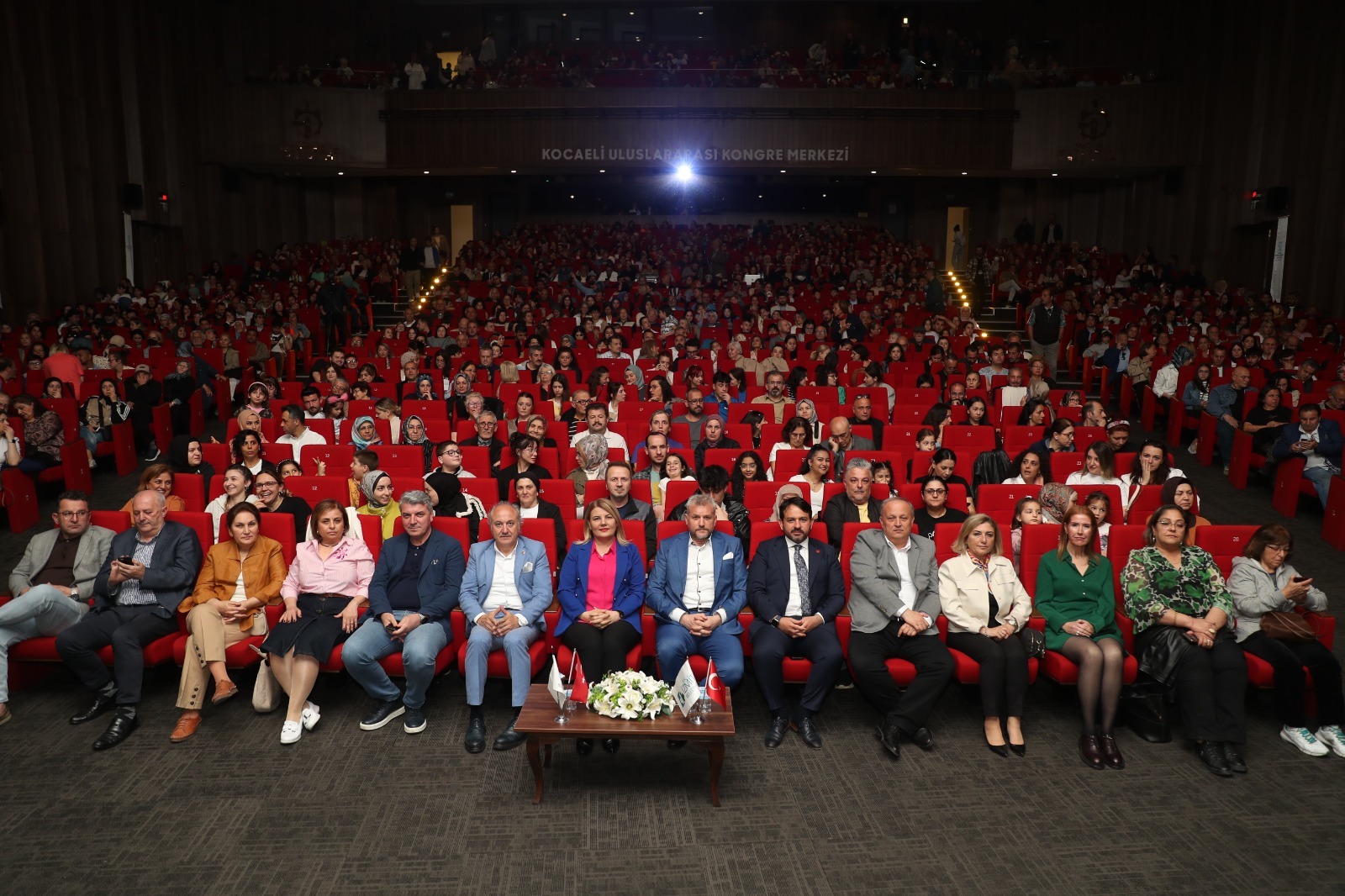 İzmit Belediyesi Sanat Akademisi’nin yıldızları “Sihirli Kolye” ile parladı (3)
