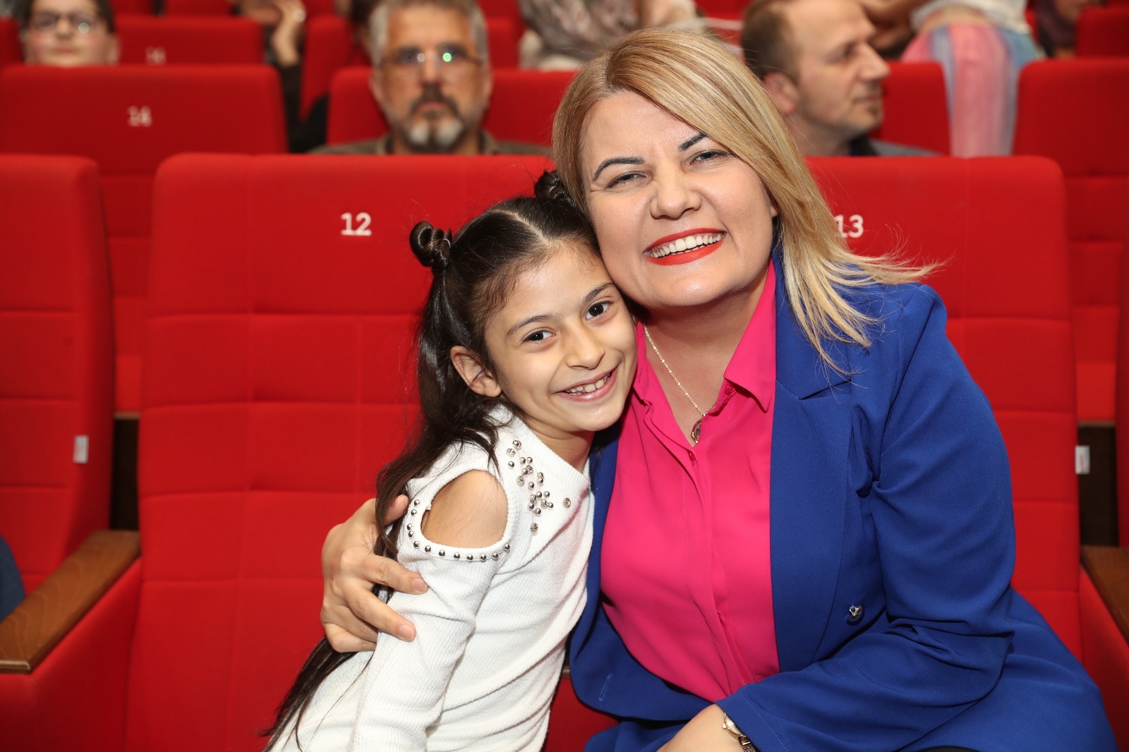 İzmit Belediyesi Sanat Akademisi’nin yıldızları “Sihirli Kolye” ile parladı (4)