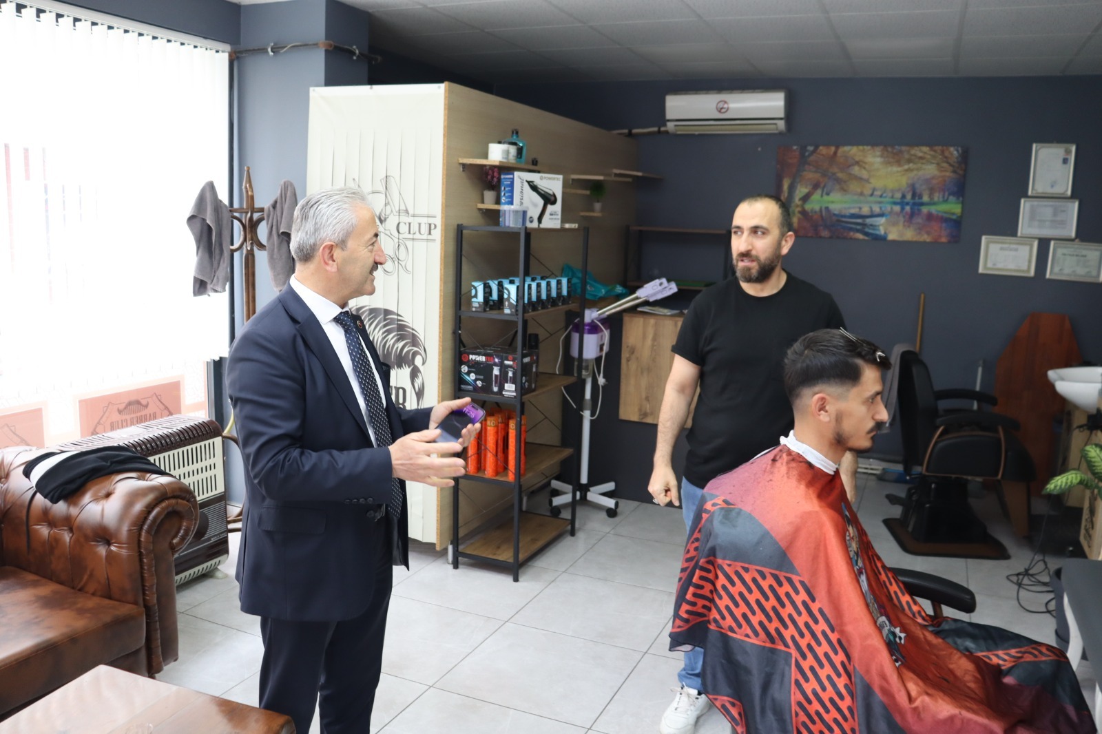 Izmit Belediyesi, esnaf ziyaretleriyle hizmeti sahaya tasiyor (2)