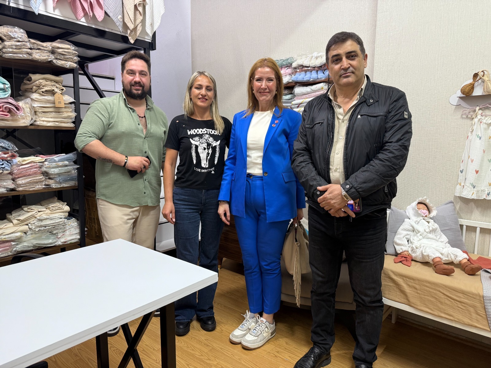 Izmit Belediyesi, esnaf ziyaretleriyle hizmeti sahaya tasiyor (5)
