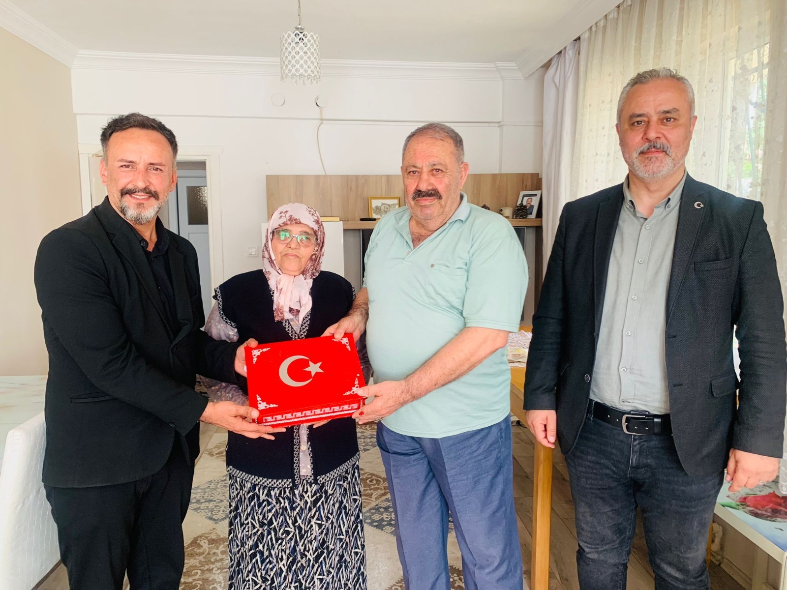 İzmit Belediyesinden Derince’deki Kıbrıs Gazilerine vefa ziyareti (4)