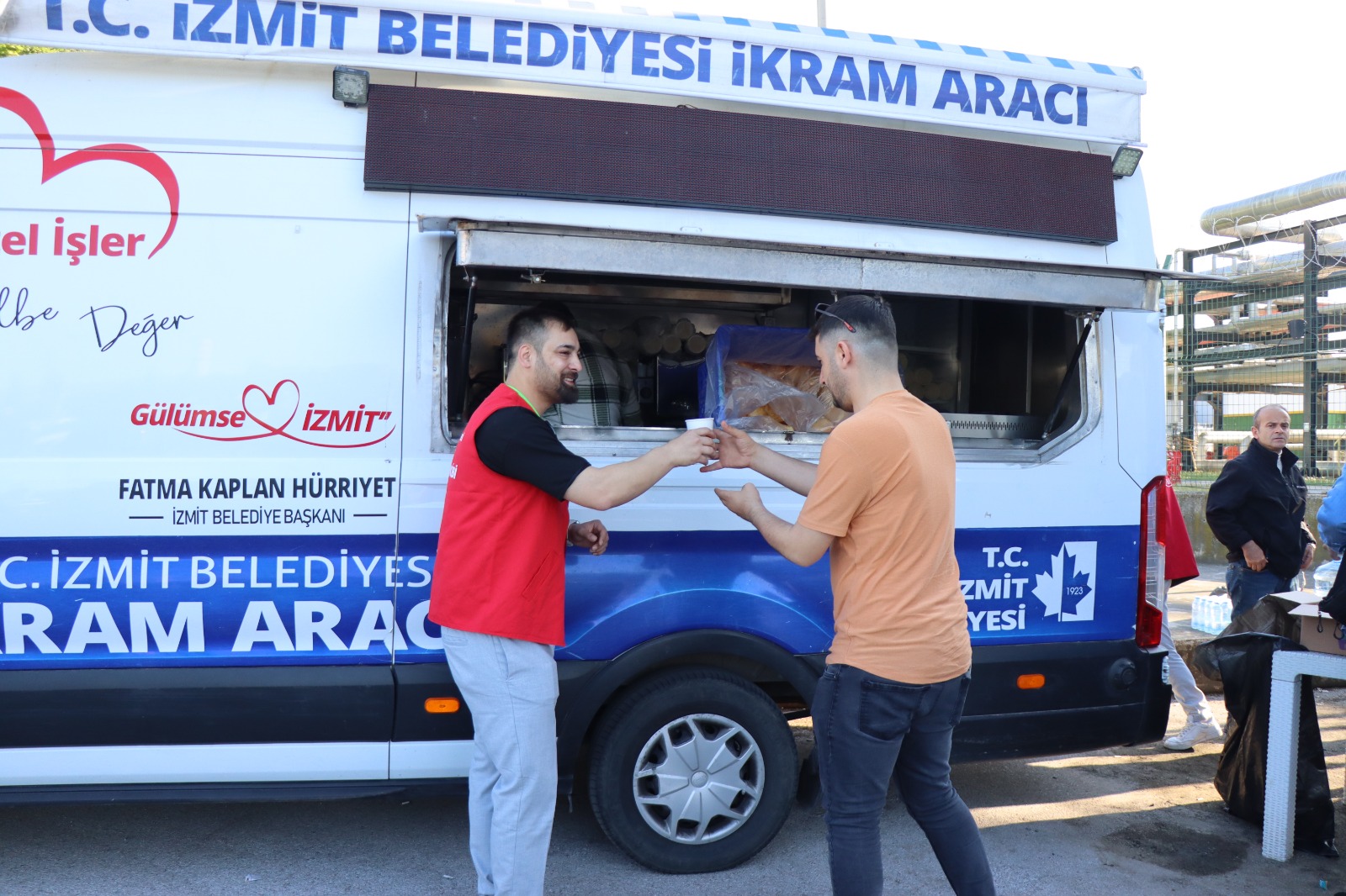 İzmit Belediyesinden TÜPRAŞ işçilerine sıcak destek (2)