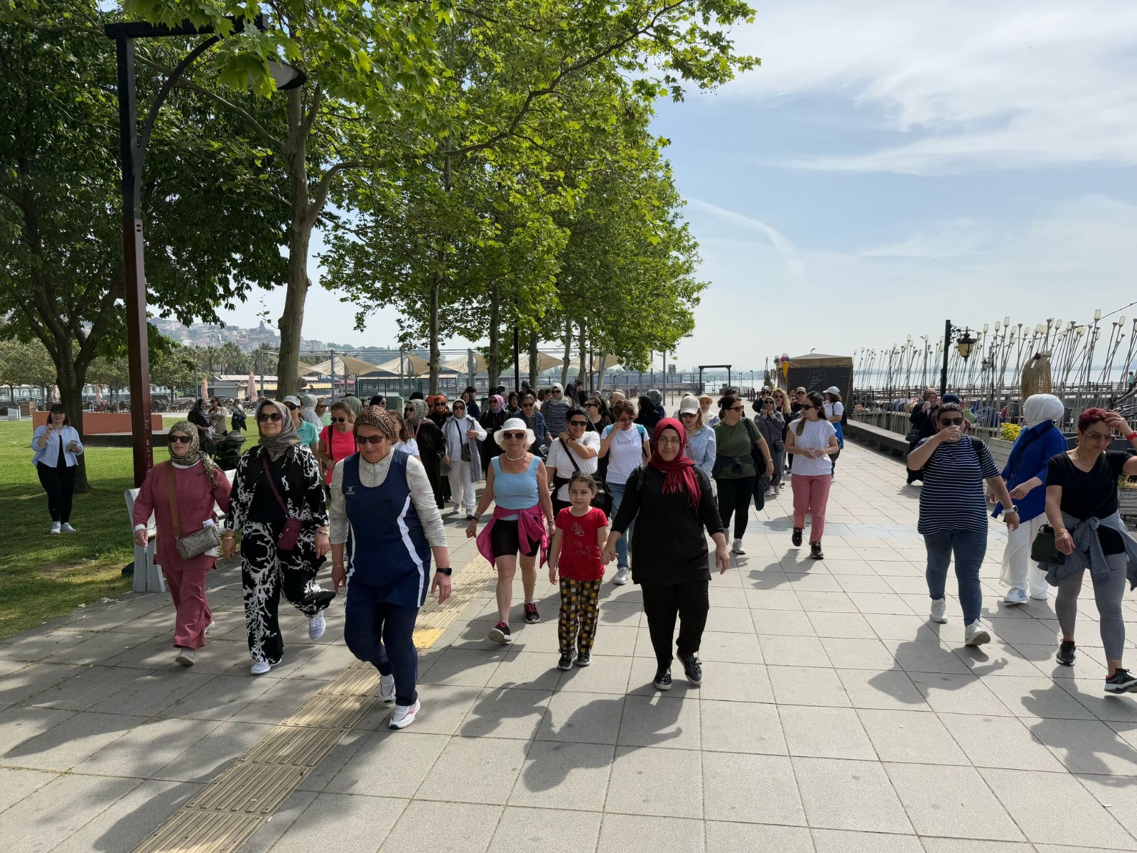 İzmit Belediyesinden anneleri gülümseten yürüyüş (2)
