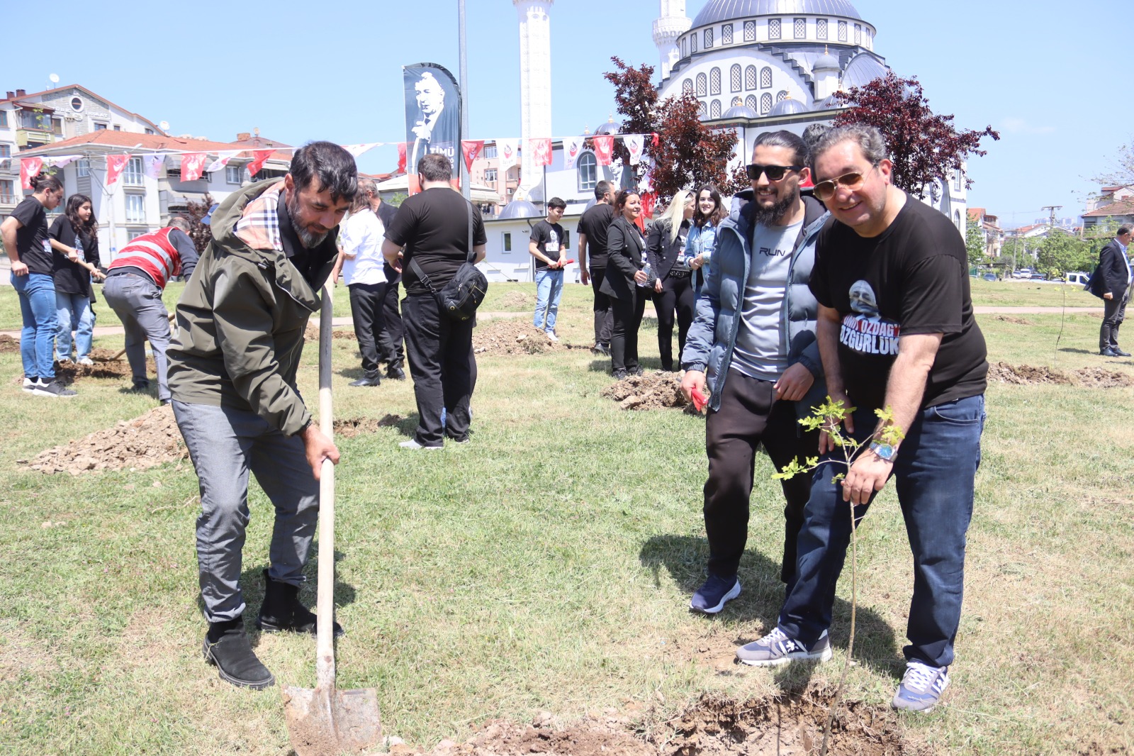 İzmit Belediyesinin katkılarıyla Prof. Dr. Ümit Özdağ Hatıra Ormanı açıldı (6)