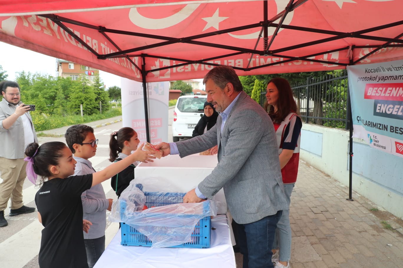 İzmit’te Bir Öğün Umut Beslenme Saati her şeye rağmen devam ediyor (3)