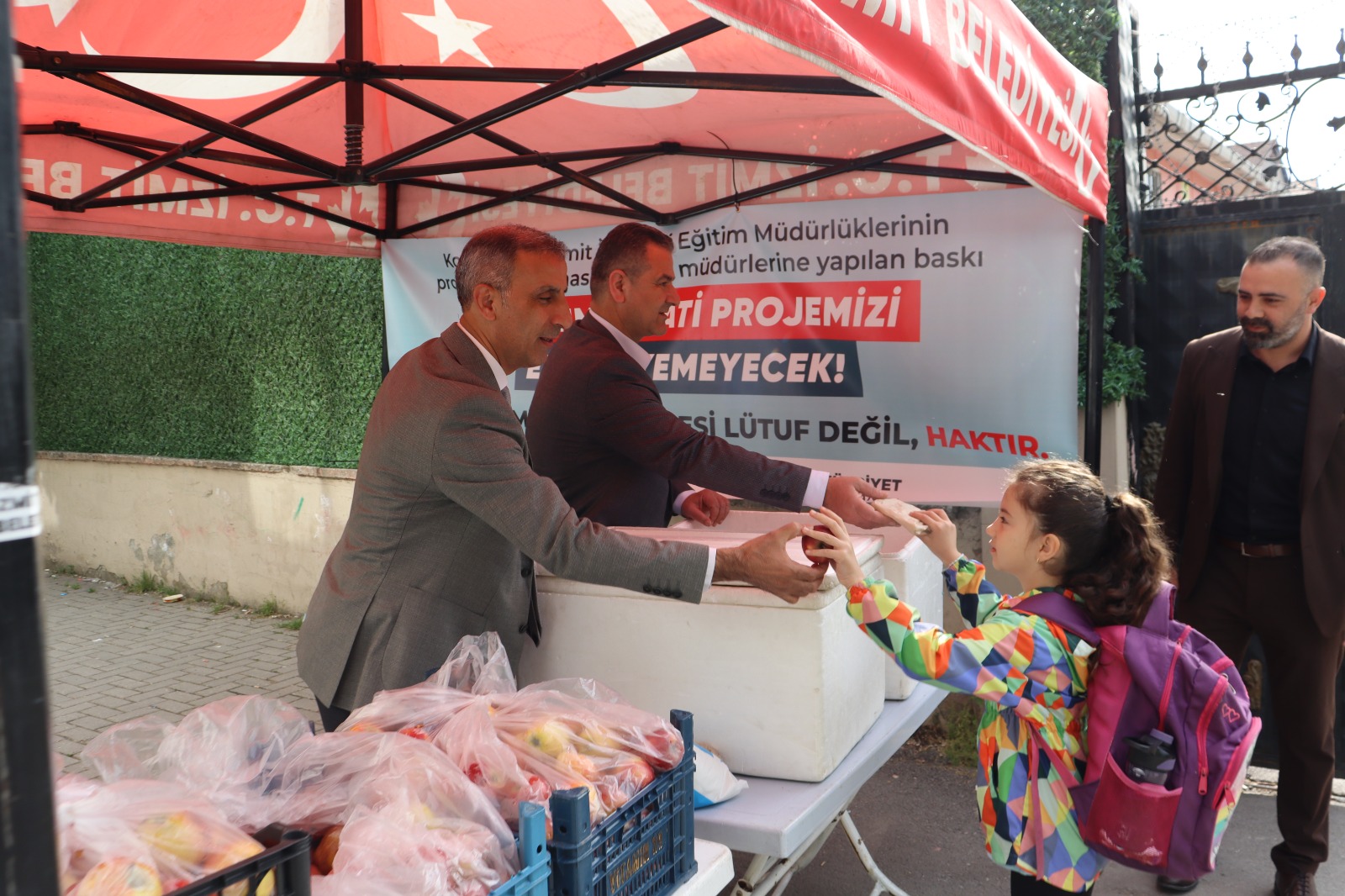 İzmit’te Bir Öğün Umut Beslenme Saati her şeye rağmen devam ediyor (7)