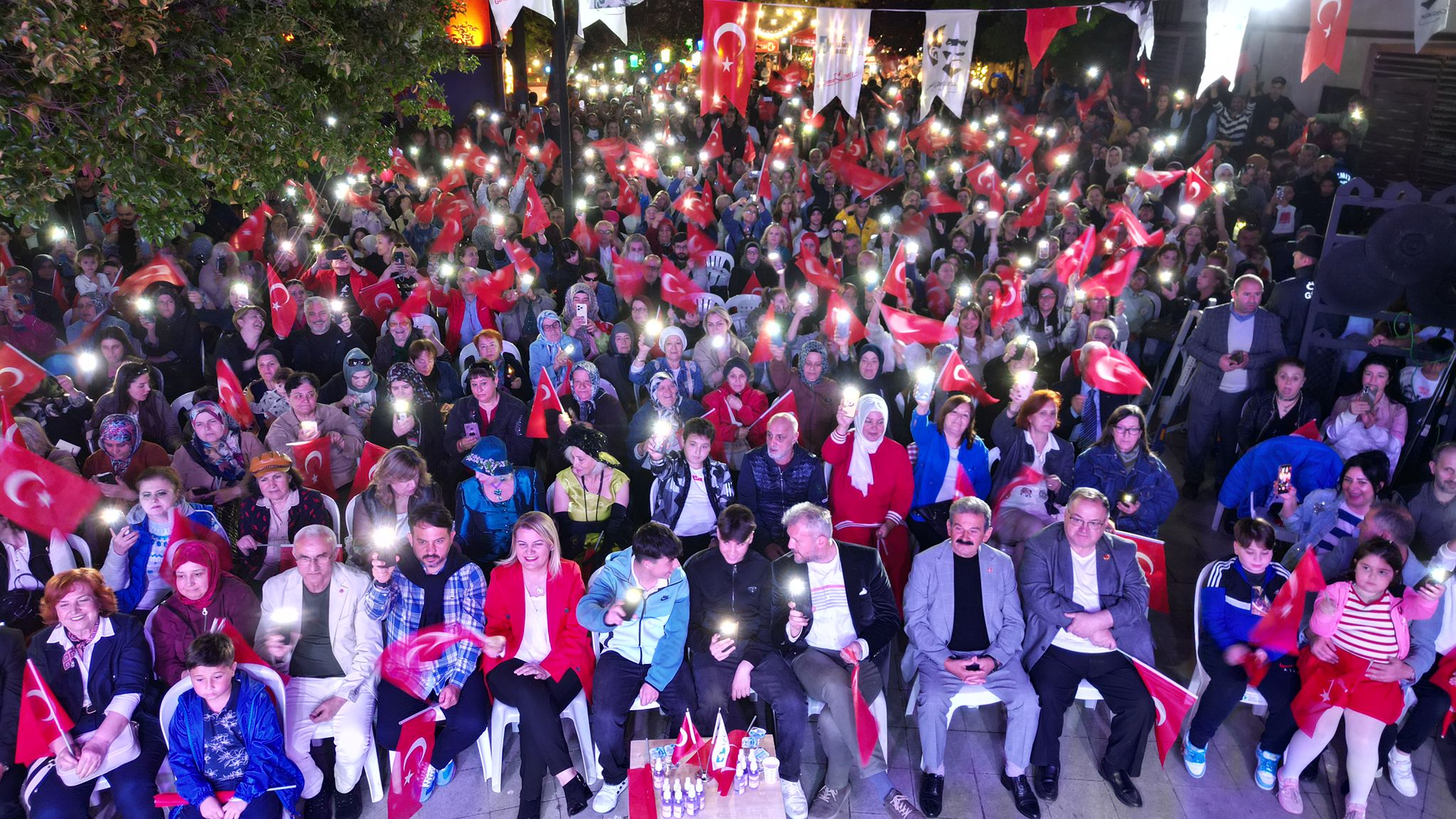 Kapanca Sokak’ta 19 Mayıs coşkusu Reyhan Karaca konseriyle taçlandı (14)
