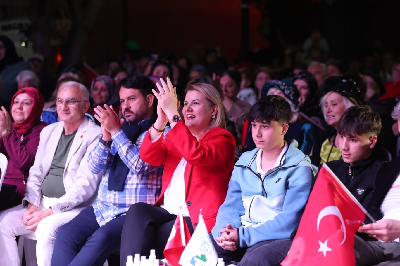 Kapanca Sokak’ta 19 Mayıs coşkusu Reyhan Karaca konseriyle taçlandı (4)
