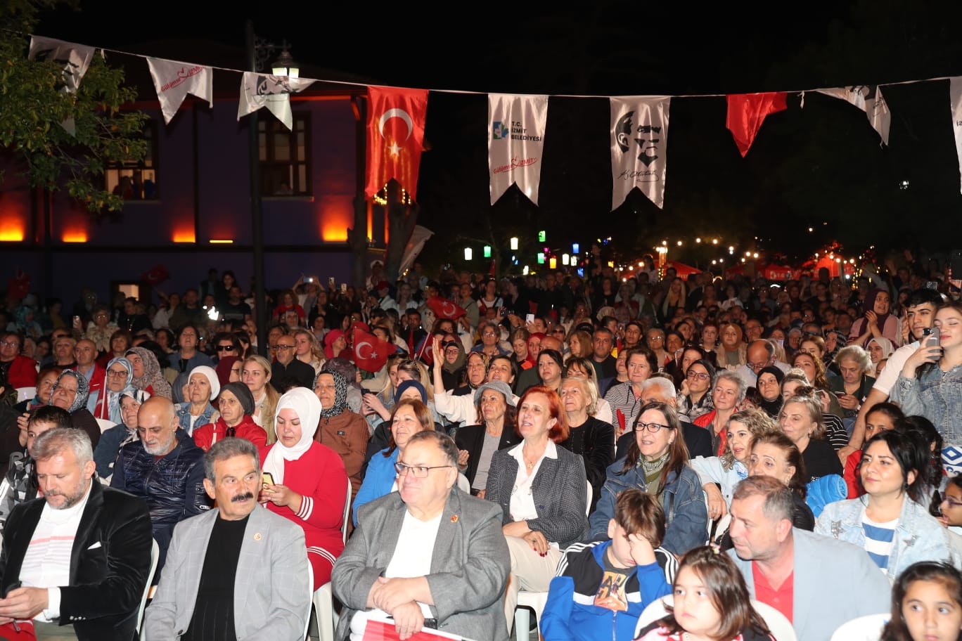 Kapanca Sokak’ta 19 Mayıs coşkusu Reyhan Karaca konseriyle taçlandı (5)