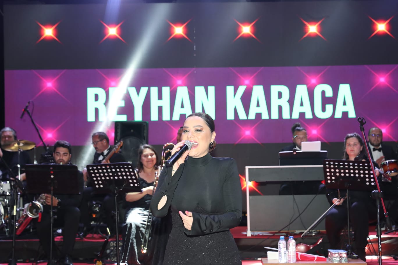 Kapanca Sokak’ta 19 Mayıs coşkusu Reyhan Karaca konseriyle taçlandı (7)