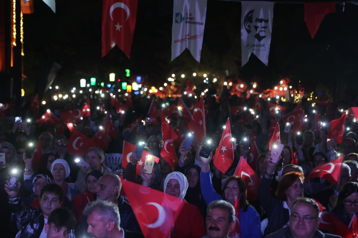 Kapanca Sokak’ta 19 Mayıs coşkusu Reyhan Karaca konseriyle taçlandı (8)