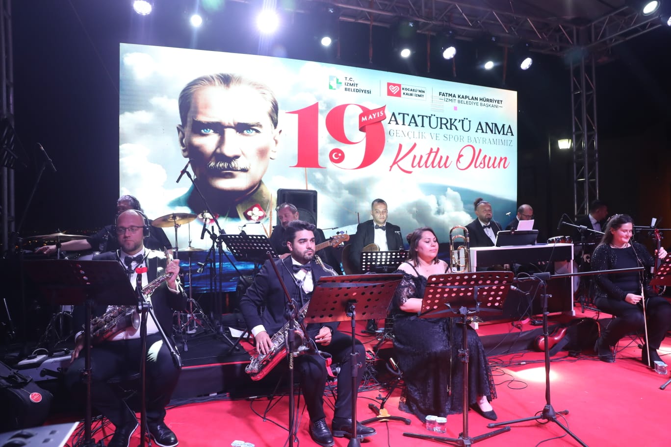 Kapanca Sokak’ta 19 Mayıs coşkusu Reyhan Karaca konseriyle taçlandı (9)