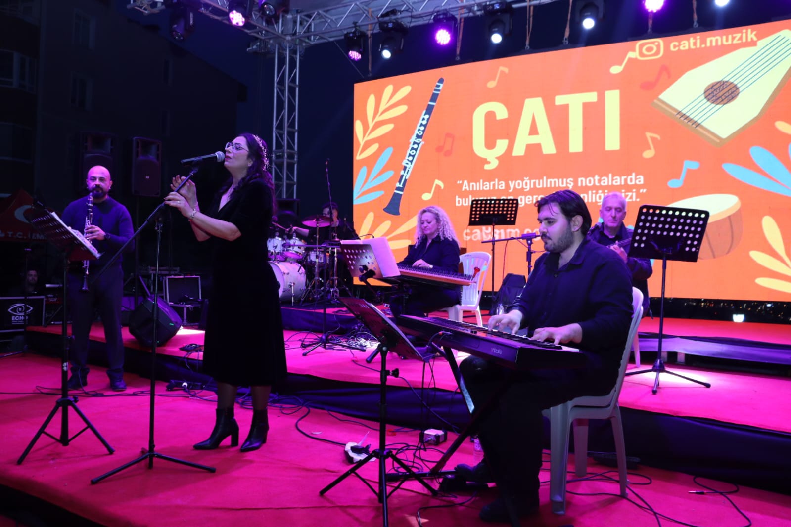 Kapanca Sokak'ta ÇATI Grubu müzik ziyafeti sundu (4)
