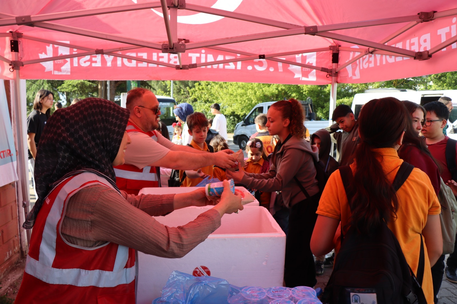Protokol yok, gönül var Çocuklara bir öğün sevgi; BESLENME SAATİ (1)