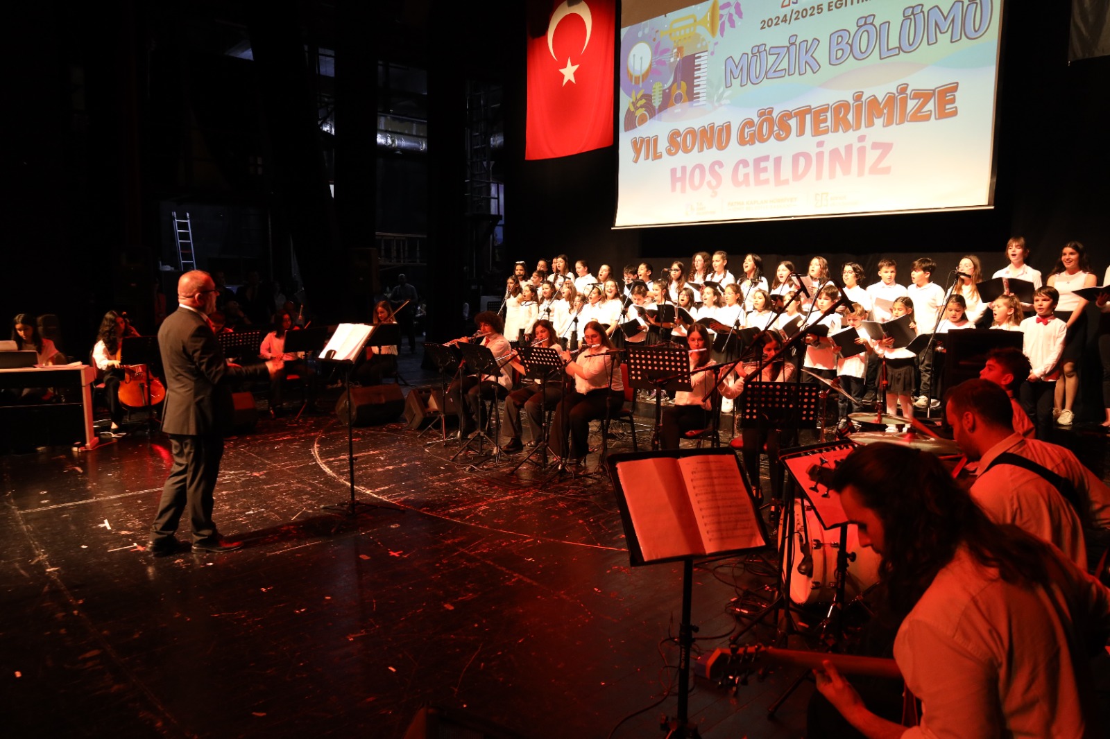 Sanat Akademisi’nde bir yılın emeği notalara dönüştü, alkışlar hiç dinmedi (13)