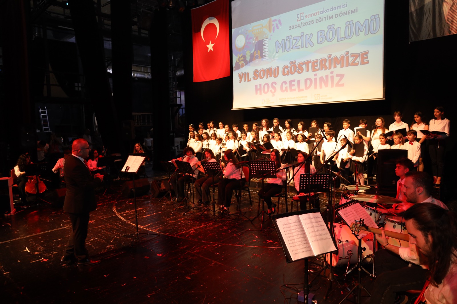 Sanat Akademisi’nde bir yılın emeği notalara dönüştü, alkışlar hiç dinmedi (8)